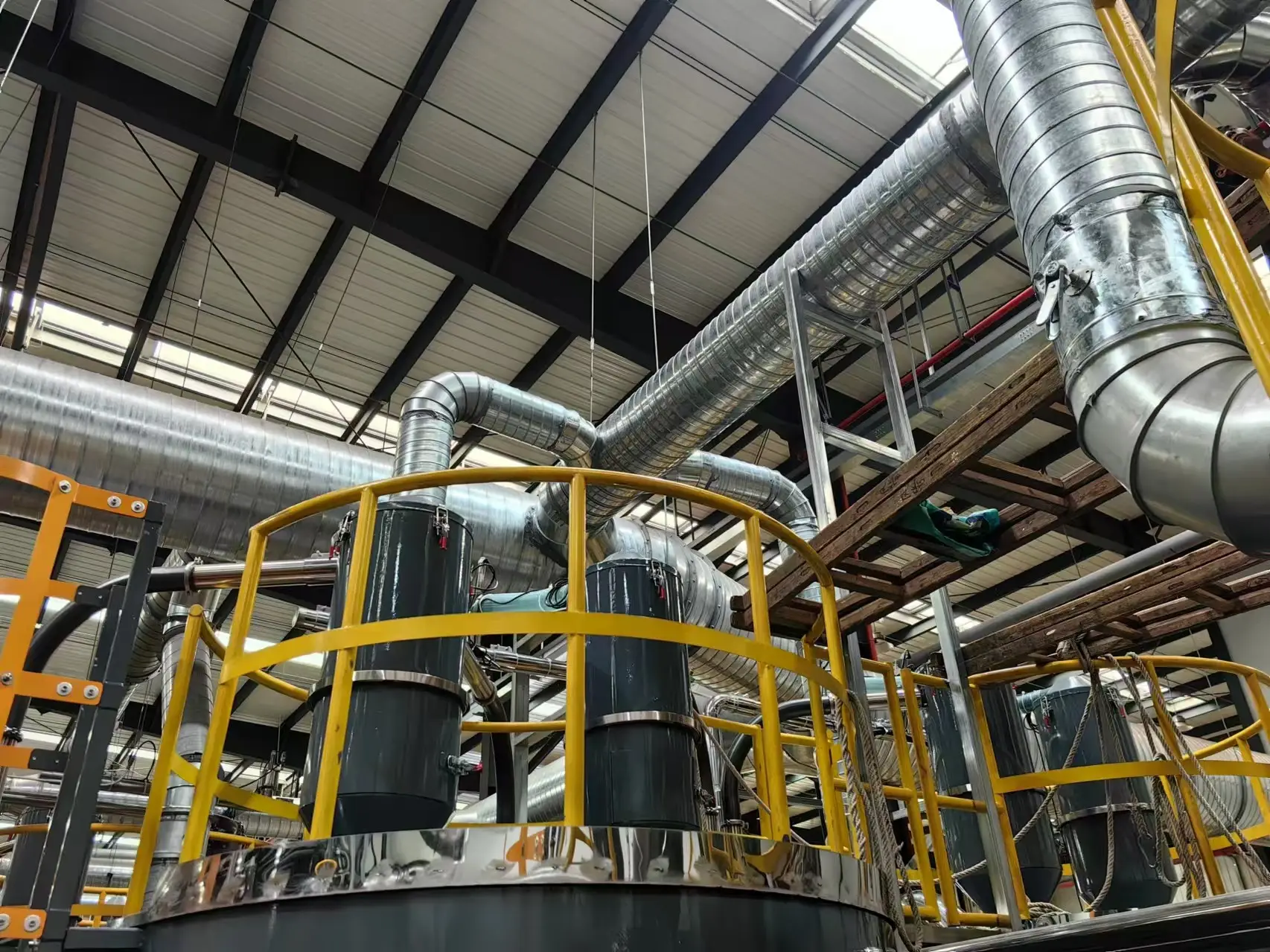 汽车制造与测试行业：耐高温通风管轻量化、柔软、密封应重点关注插图1