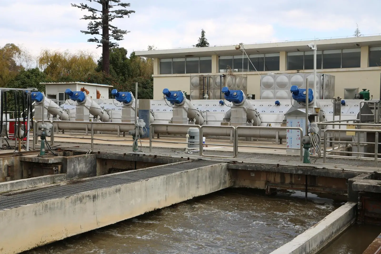 废水处理厂专用管道输送污水污泥，耐磨耐腐蚀告别管道破损隐患缩略图